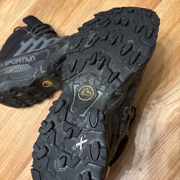 La Sportiva walking boots - Picture 2 of 4